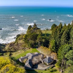 Emerald Phoenix Estate~18 Acres of Ocean Front Luxury w/ Hot Tub & Sauna!