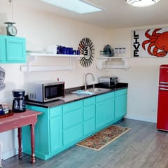 Crabber's Cottage - Walk to Beach, In Town, Comfortable