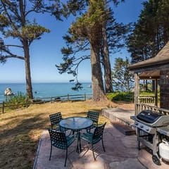 Abalone Cabin - Charming retreat w/ ocean views!