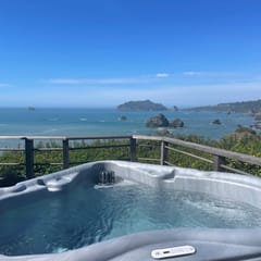 Luffenholtz Surfside Cabin ~ Romantic & Hot Tub