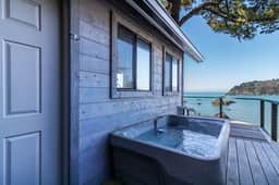 Raven House - Hot Tub, Romantic Ocean Views! - Image 5