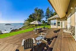 Emerald Phoenix Estate~18 Acres of Ocean Front Luxury w/ Hot Tub & Sauna! - Image 5