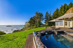 Emerald Phoenix Estate~18 Acres of Ocean Front Luxury w/ Hot Tub & Sauna! - Image 3