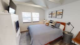 11th Street Studio ~ New/ Stylish & 3 blocks to Plaza! - Image 3