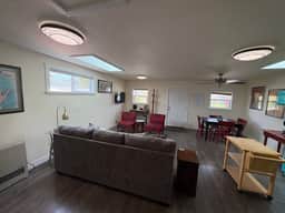 Crabber's Cottage - Walk to Beach, In Town, Comfortable - Image 5