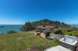 Treasure Cove-Hot Tub, Ocean Views & Near Beach - Image 4