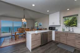 Treasure Cove-Hot Tub, Ocean Views & Near Beach - Image 2
