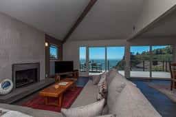 Treasure Cove-Hot Tub, Ocean Views & Near Beach - Image 5