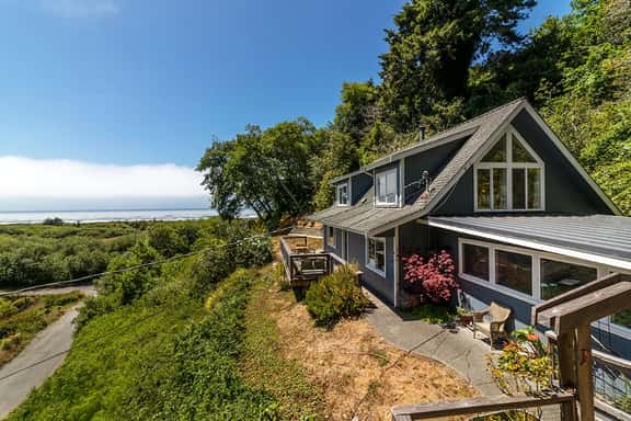 Clam Beach Cottage - New, spectacular ocean view stay! - Image 1