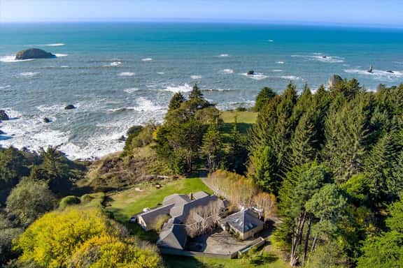 Emerald Phoenix Estate~18 Acres of Ocean Front Luxury w/ Hot Tub & Sauna! - Image 1