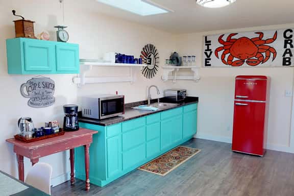 Crabber's Cottage - Walk to Beach, In Town, Comfortable - Image 1