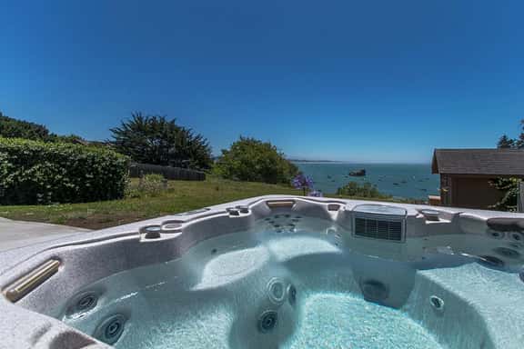 Treasure Cove-Hot Tub, Ocean Views & Near Beach - Image 1