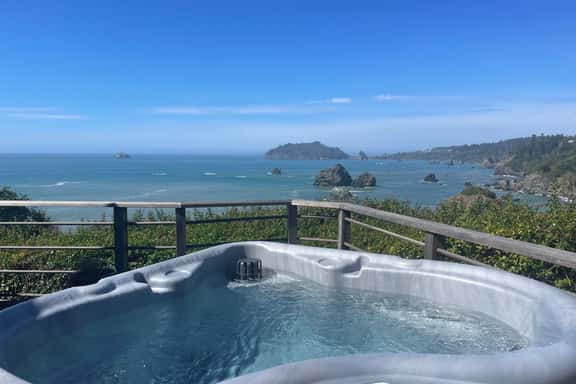 Luffenholtz Surfside Cabin ~ Romantic & Hot Tub - Image 1
