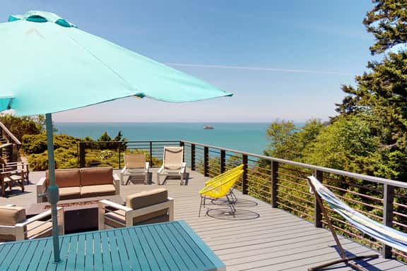 Baker Beach House - NEW LOWER RATE & GREAT VALUE w/ Hot Tub and ocean views! - Image 1