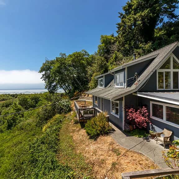 Clam Beach Cottage - New, spectacular ocean view stay! - Image 1