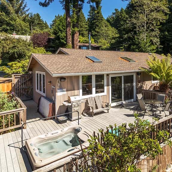Redwood Beach Retreat - Hot Tub, Walk to Beach, 3 King beds! - Image 1