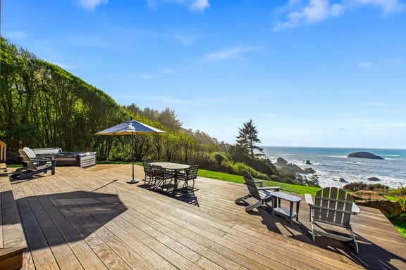 Emerald Phoenix Estate~18 Acres of Ocean Front Luxury w/ Hot Tub & Sauna! - Image 4