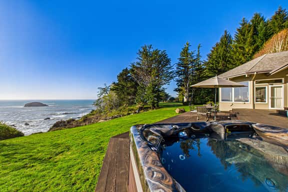 Emerald Phoenix Estate~18 Acres of Ocean Front Luxury w/ Hot Tub & Sauna! - Image 3