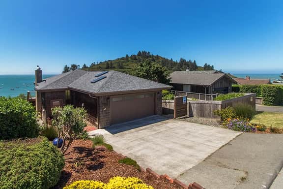 Treasure Cove-Hot Tub, Ocean Views & Near Beach - Image 3