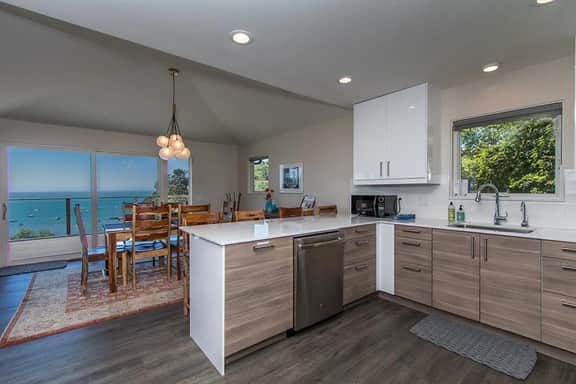 Treasure Cove-Hot Tub, Ocean Views & Near Beach - Image 2